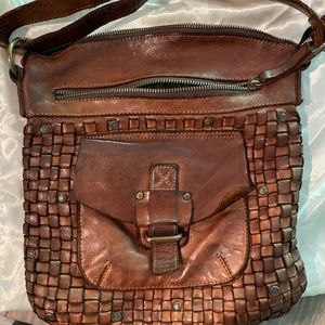 Pre-loved leather crossbody bag!